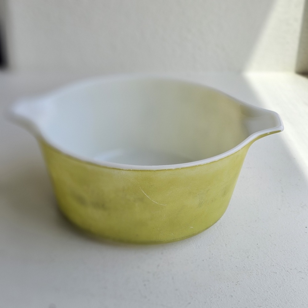 PYREX Yellow Glass Round Casserole Dish 474-B with Handle, Solid Color